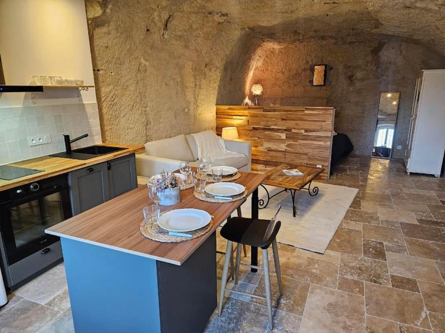 Charmante Maison Troglodyte Loire Valley Rochecorbon Exteriör bild